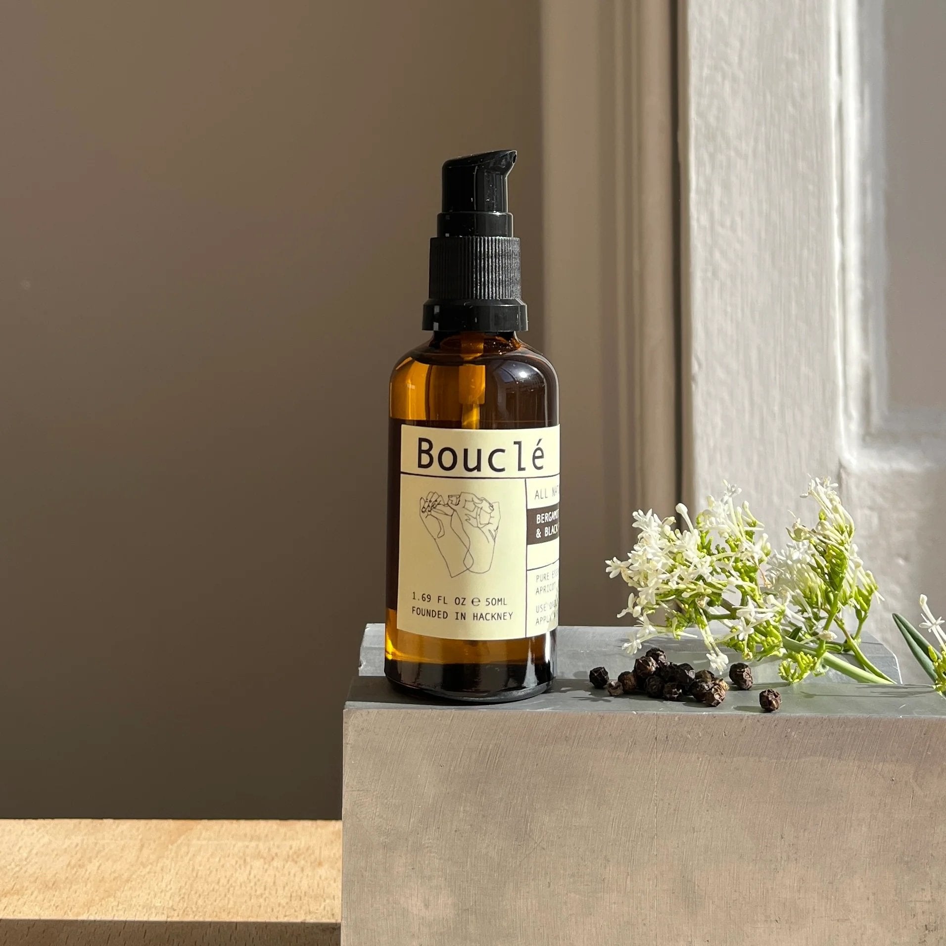 6049f0ff45e42d1cbc99c46b_boucle-bergamot-black-pepper-all-natural-nourishing-and-hydrating-botanical-beard-oil-2041_1757521249011.jpg