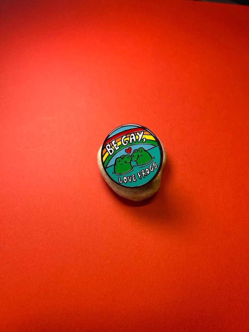 Be Gay, Love Frogs Pin