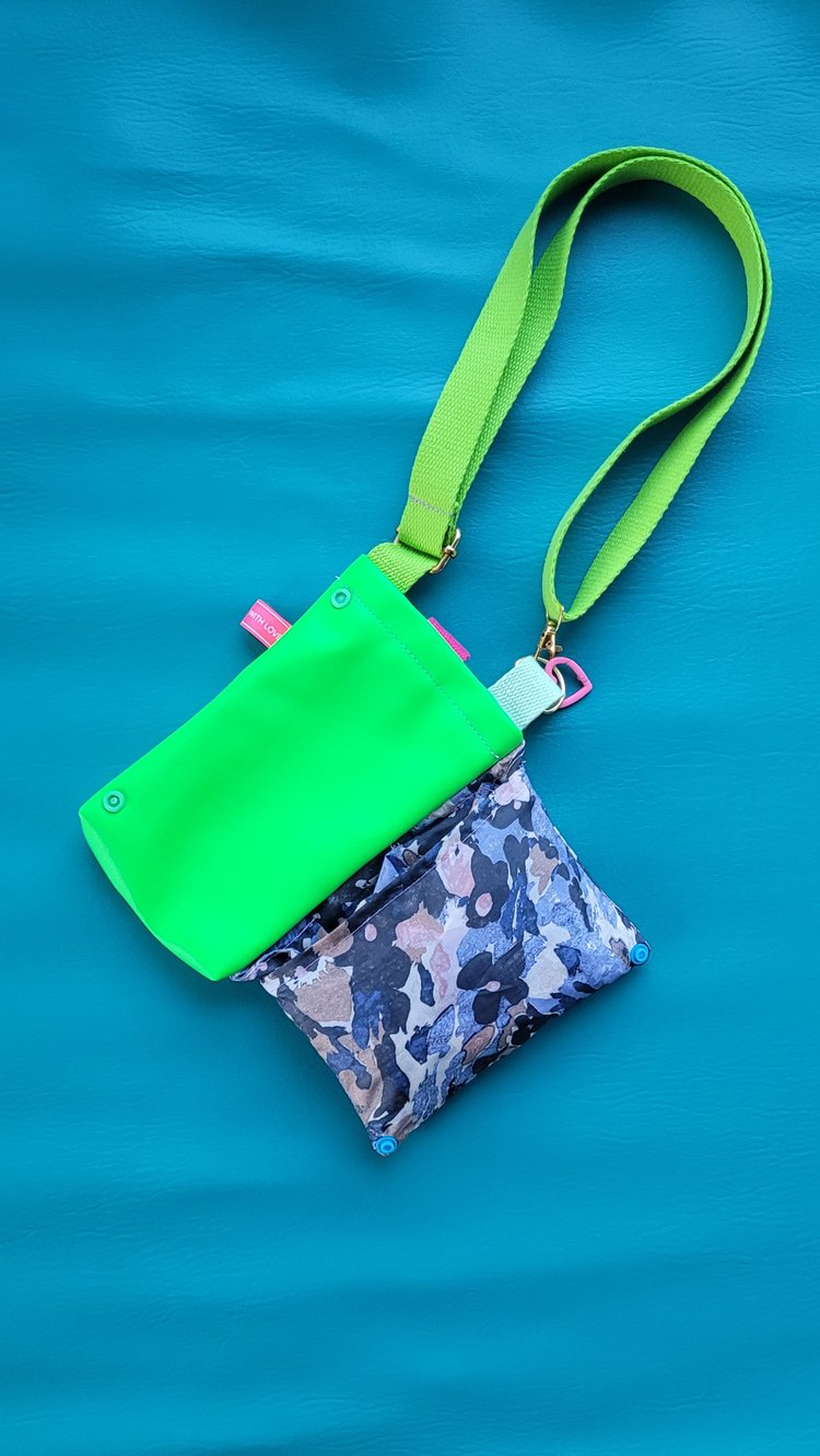 Where is my phone? Shopper Bag in Neon Green Cactus (pink fastening)