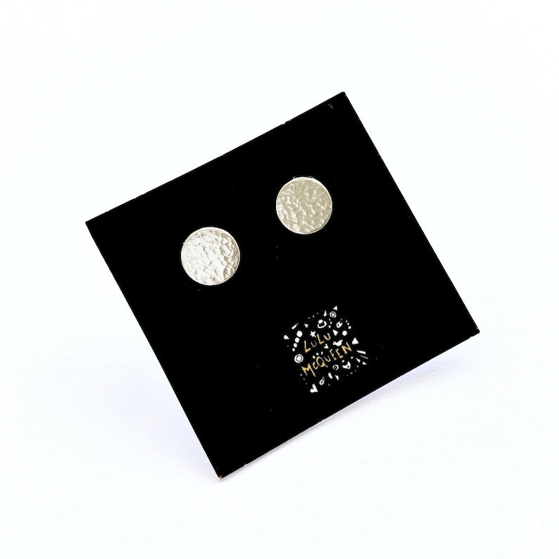 Hammered silver disc studs earrings